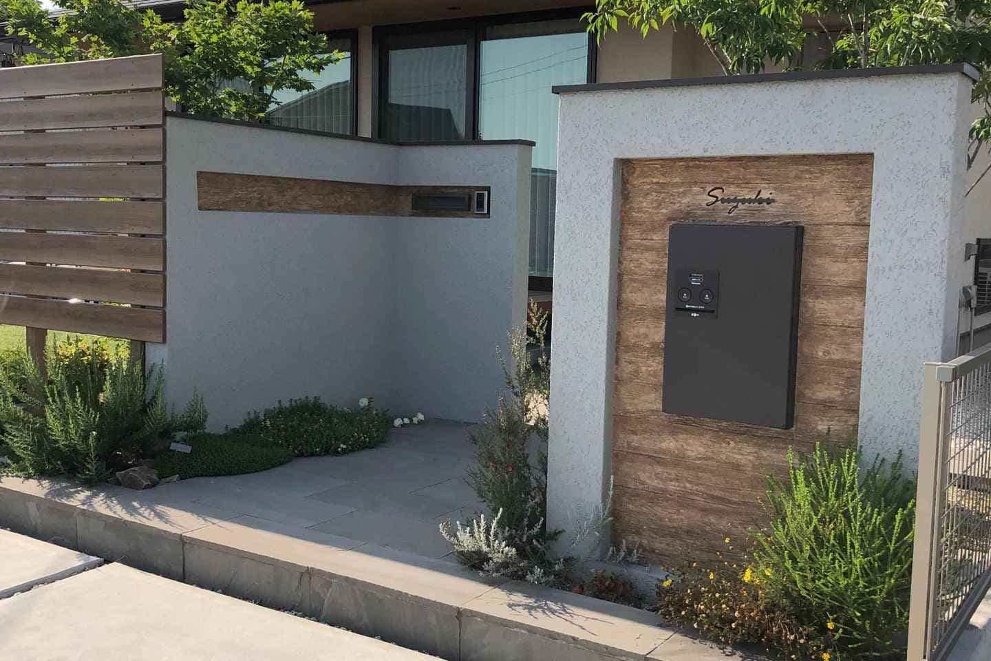 モルタル造形仕上げの門まわり