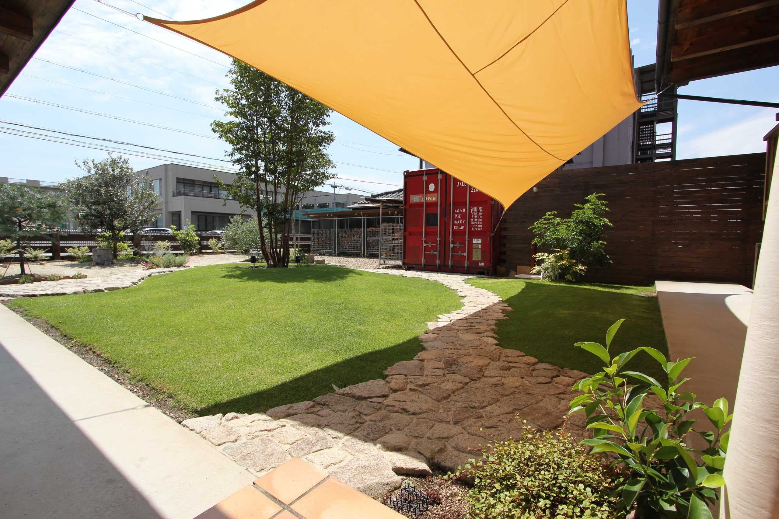 自然石のアプローチ