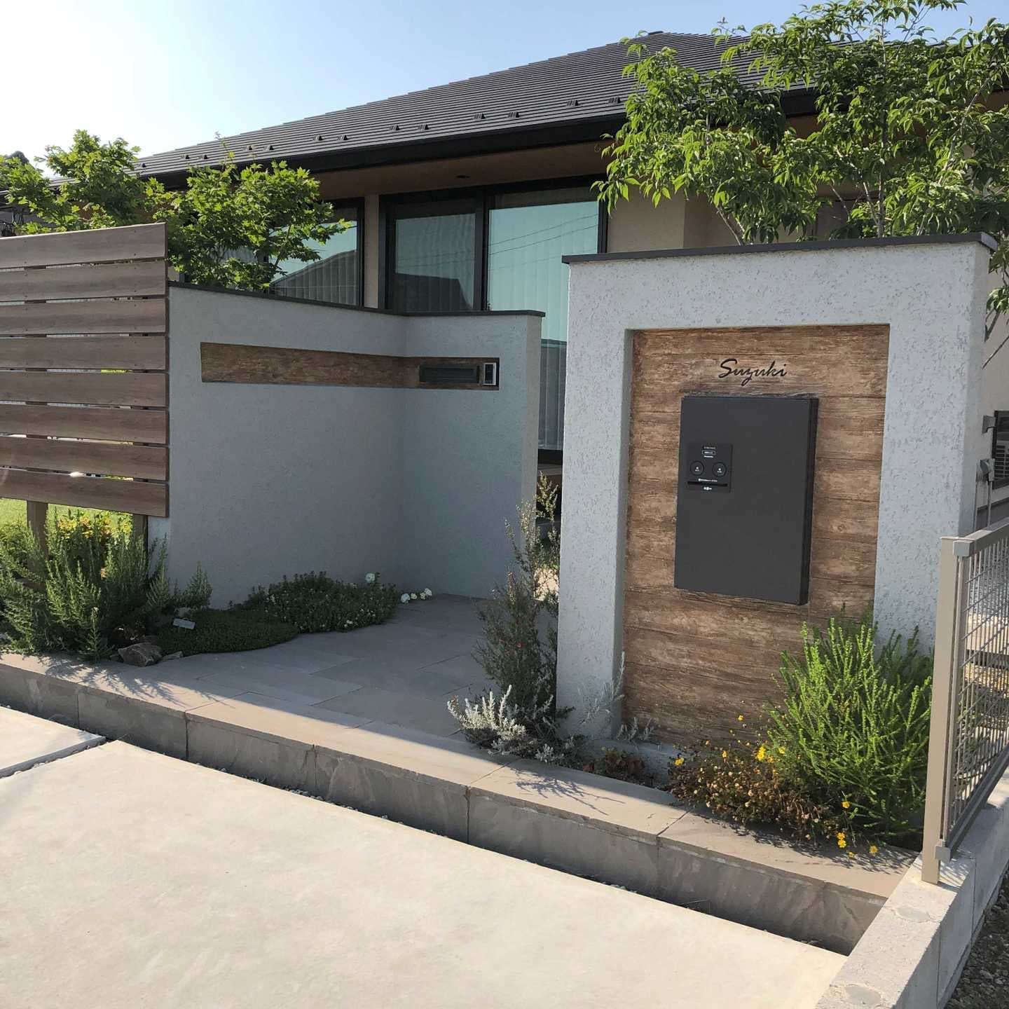 モルタル造形とジョリパット仕上げの門まわり