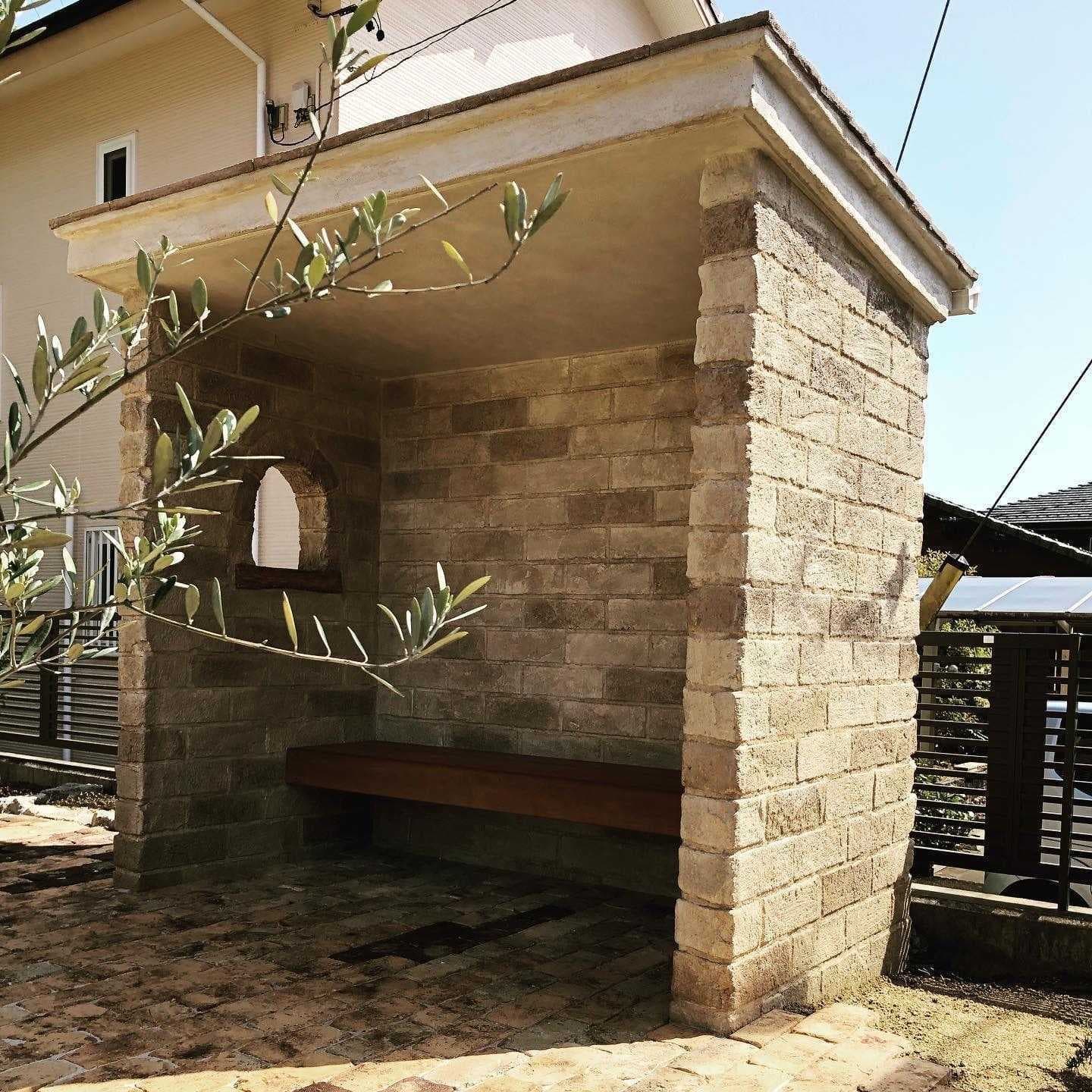 モルタル造形仕上げのベンチ