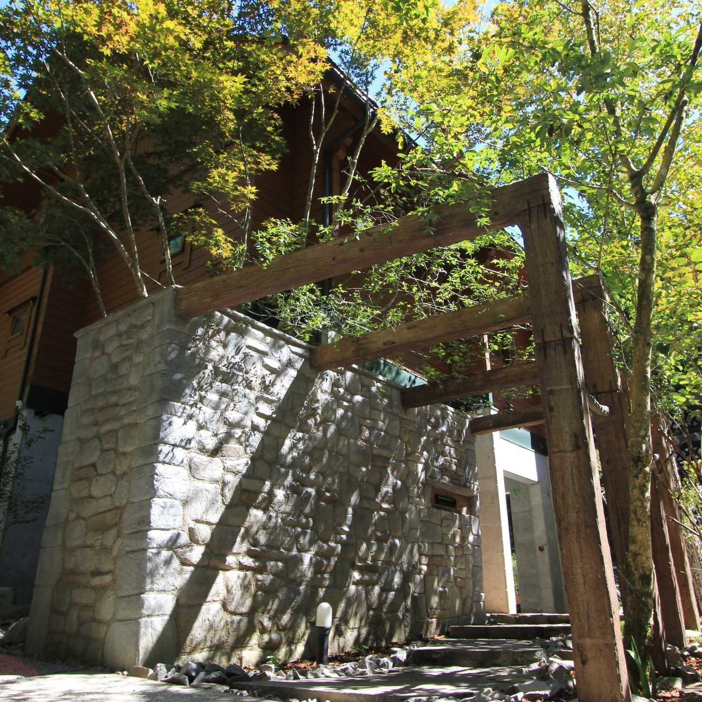 モルタル造形の門まわり